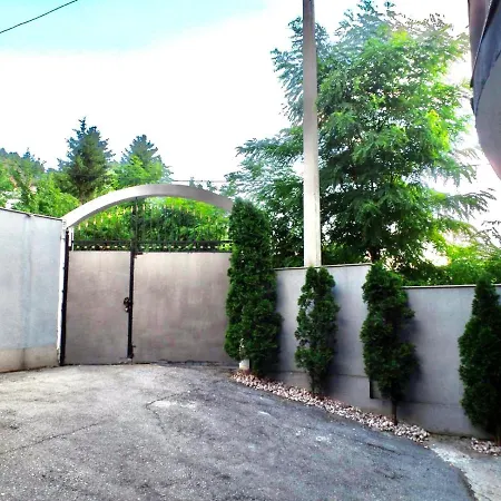 Lari And Klo Saraievo